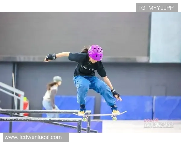 南京滑板队在世界攀岩锦标赛中的灵活性表现引发热议与关注