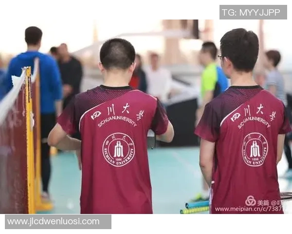 南京羽毛球队与成都羽毛球队赛后复盘分析比赛经验与战术调整