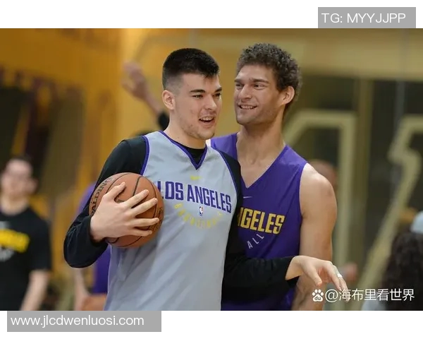 布鲁克洛佩斯：从NBA巨星到篮球战术大师的华丽转身